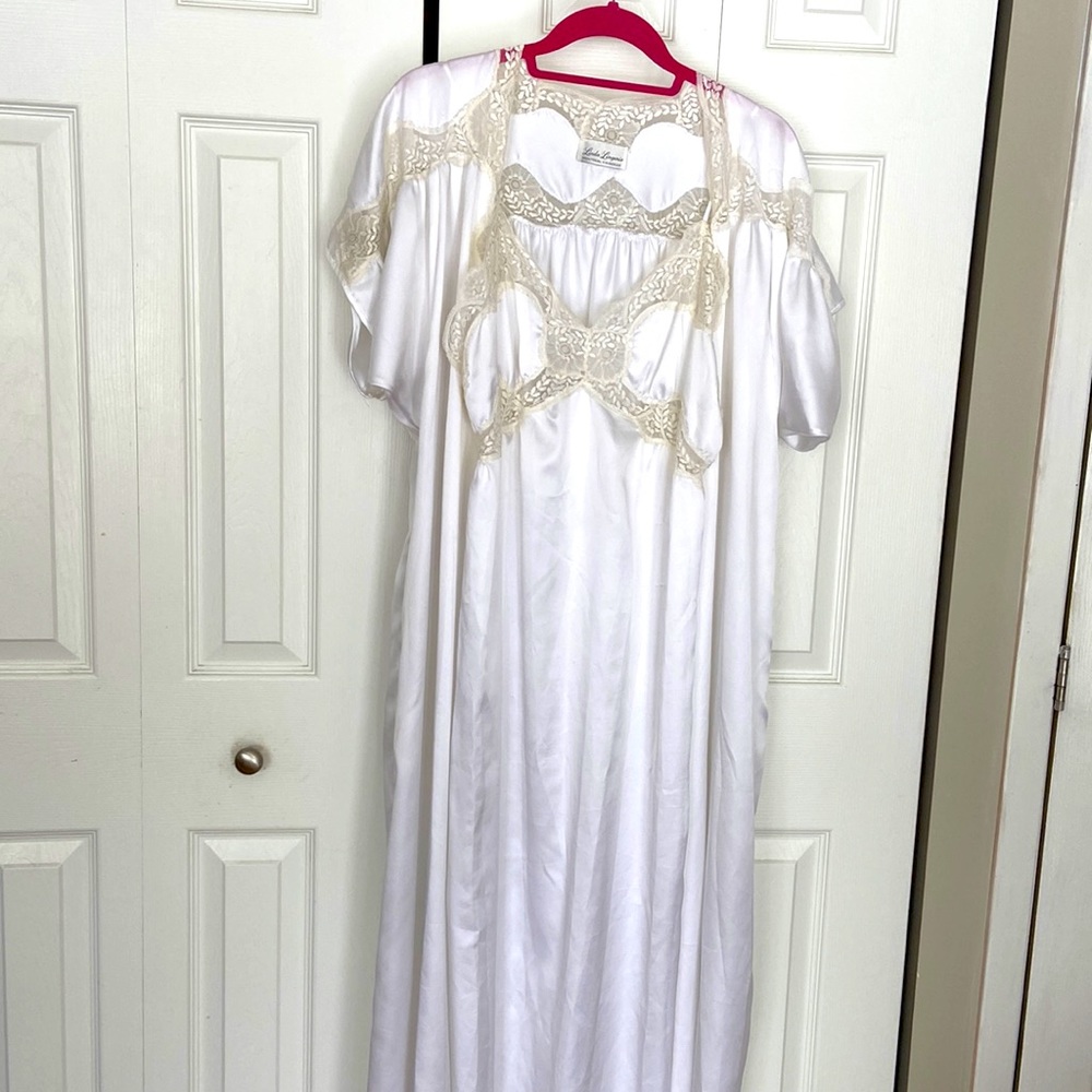 Satin nightie and matching coverup,